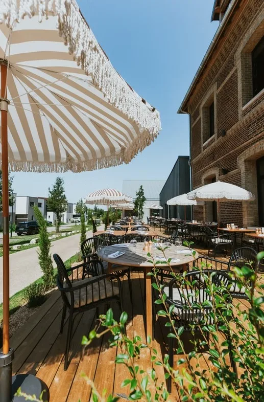 L'une des deux terrasses du Manoir d'Isneauville, ouverte aux beaux jours